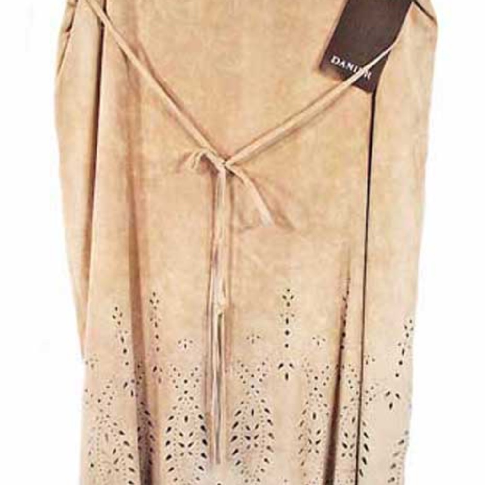 SKIRT, SUEDE, MISSES 12, WHEAT, CUT WORK DETAIL, DANIER LEATHER, SCALLOPED EDGES